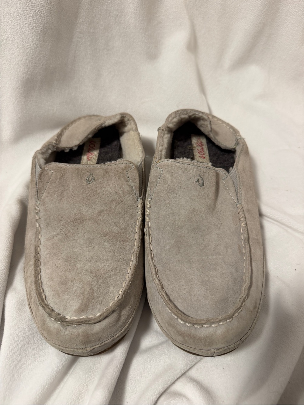 OluKai Nohea Grey Moccasin Slippers size 8 women’s